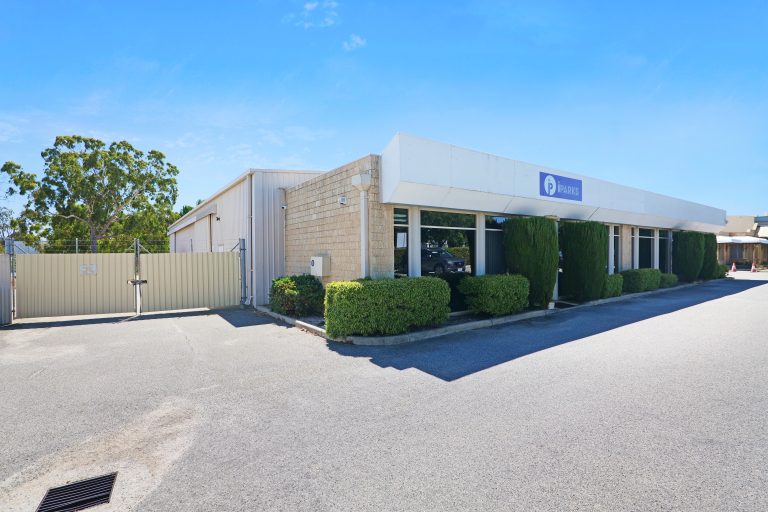 16 Sorbonne Crescent, CANNING VALE  WA  6155