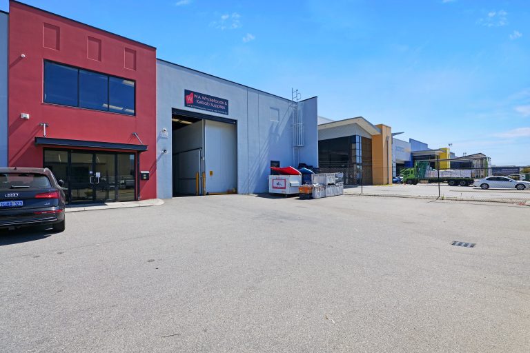 1/15 Mallaig Way, CANNING VALE  WA  6155