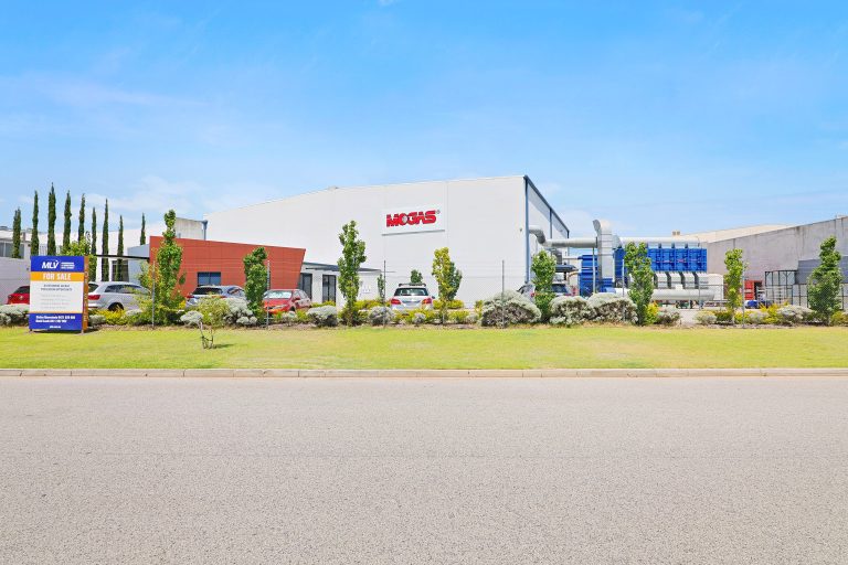 12 Tacoma Circuit, CANNING VALE  WA  6155